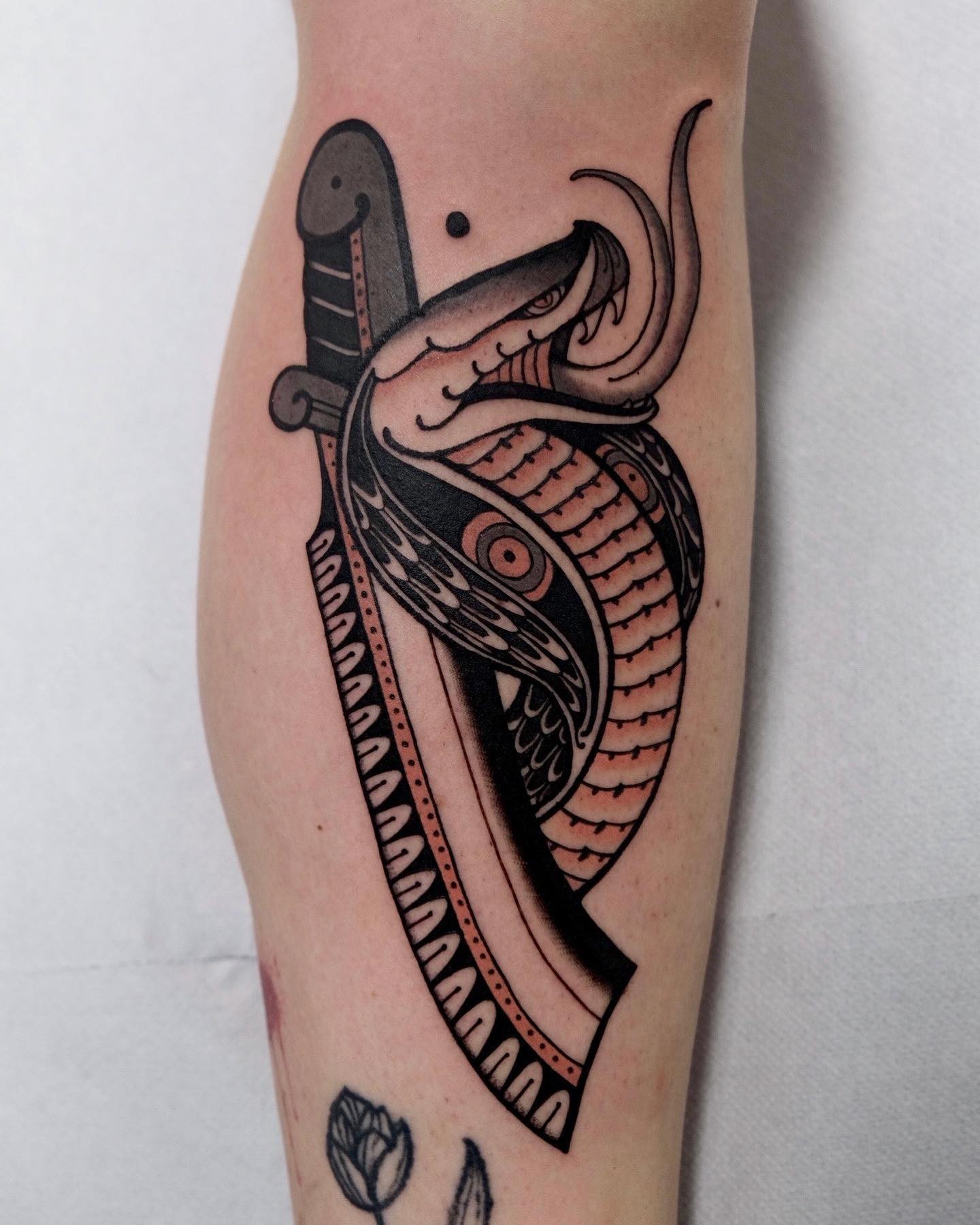 Unique Design Snake Tattoo On Leg