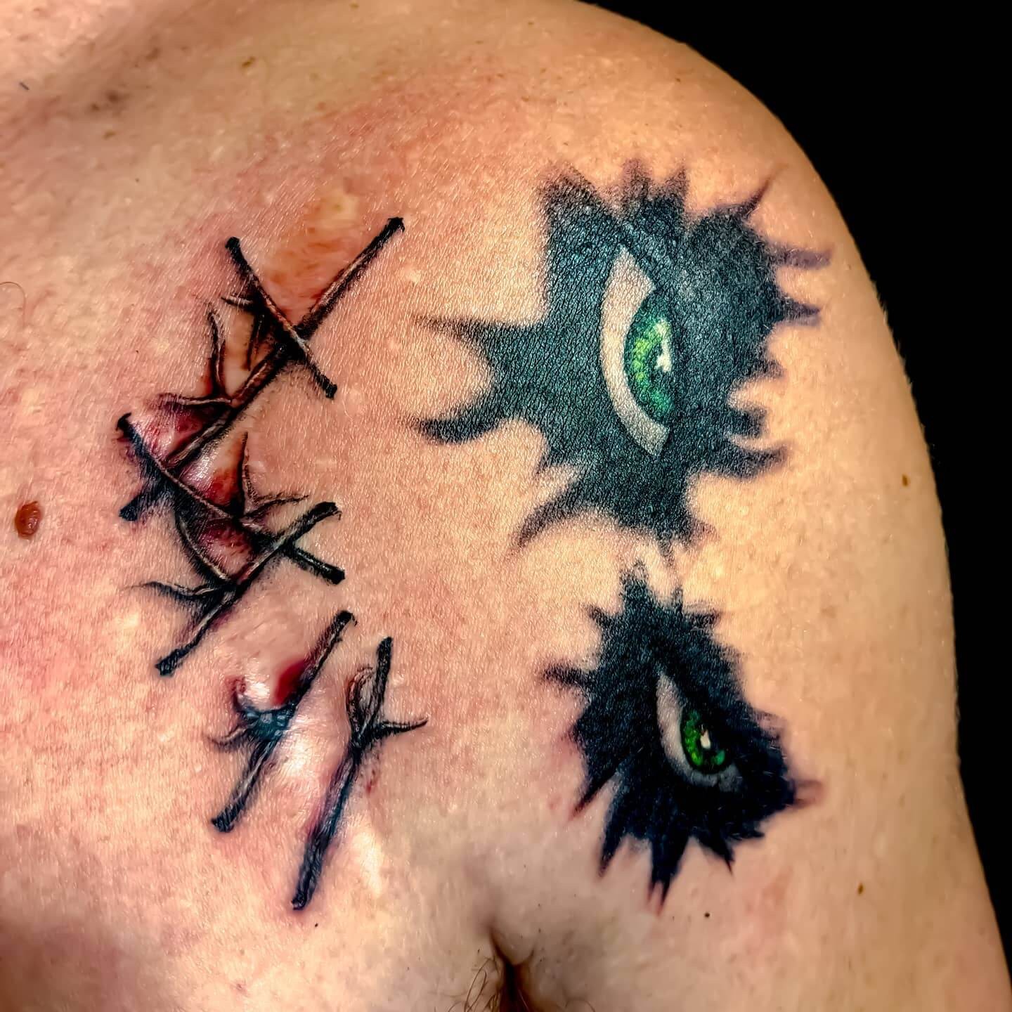 Joker’s Eyes Tattoo As A Concealment For Scars