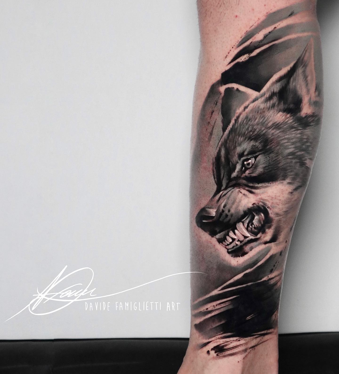 Stylish Realistic Snarling Wolf Tattoo Design