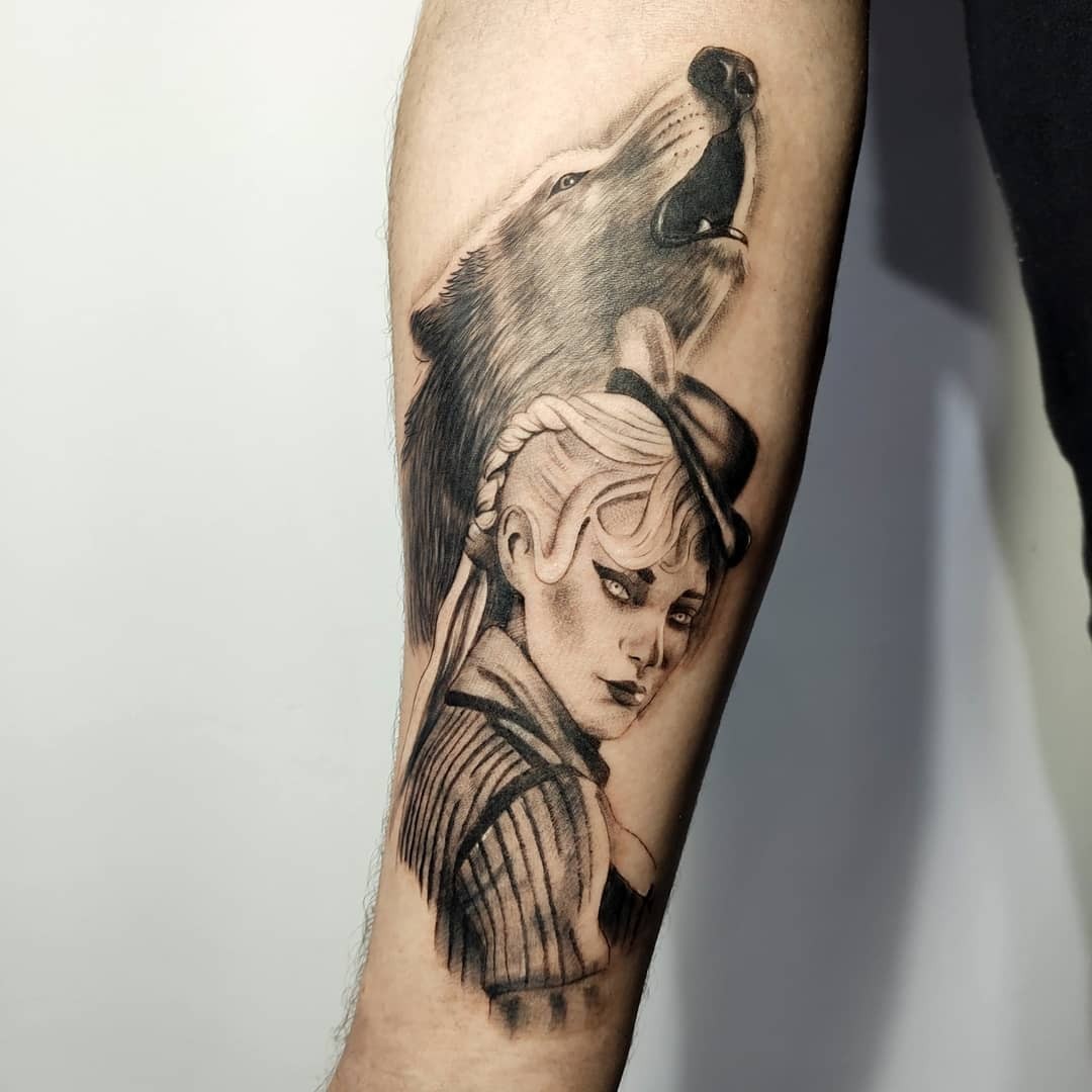 Female Apex Legends Tattoo Designs