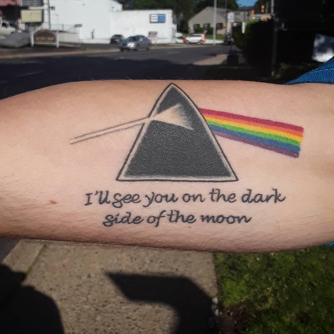 Amazing ‘Dark Side Of The Moon’ Tattoos With The Lyrics Of The Songs