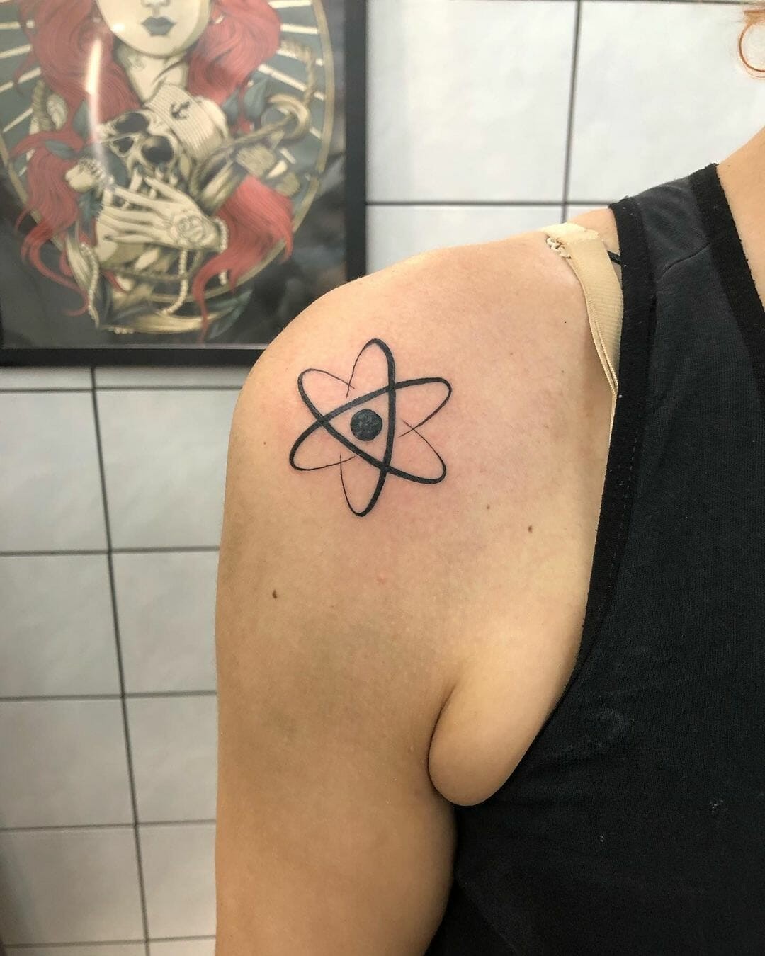 Perfect Atom Tattoo Ideas For Your Shoulder