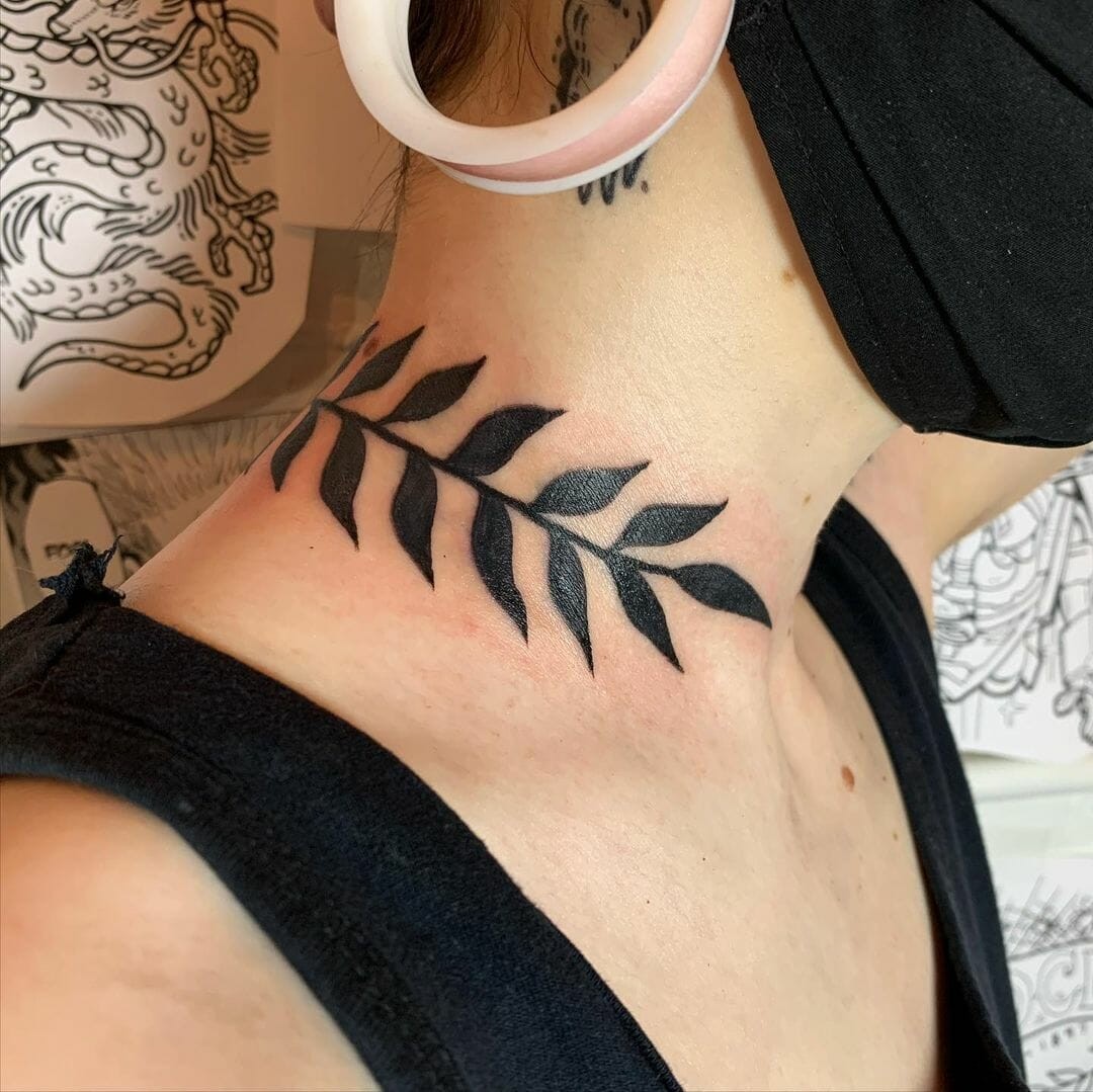 Bold Necklace Laurel Wreath Tattoos