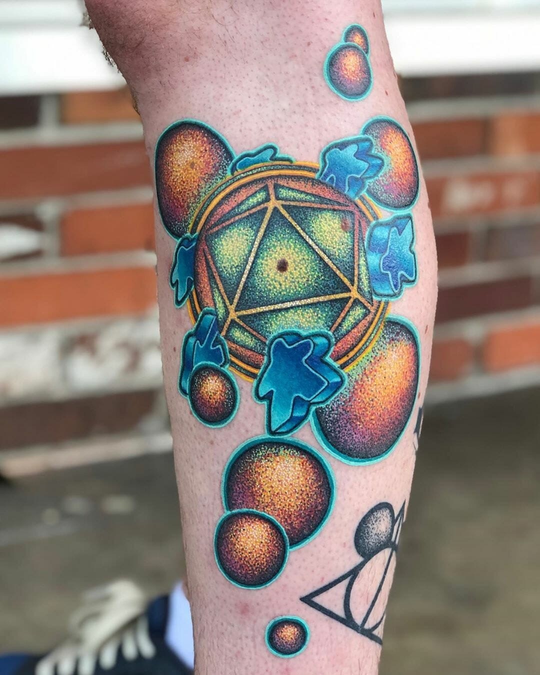 Trippy d20 Tattoo