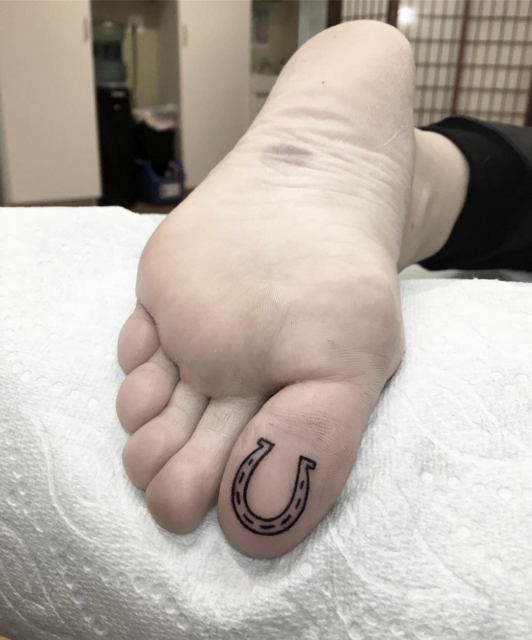 Simple Horseshoe Tattoo Sneaky Luck Small Horseshoe Tattoo On Toes